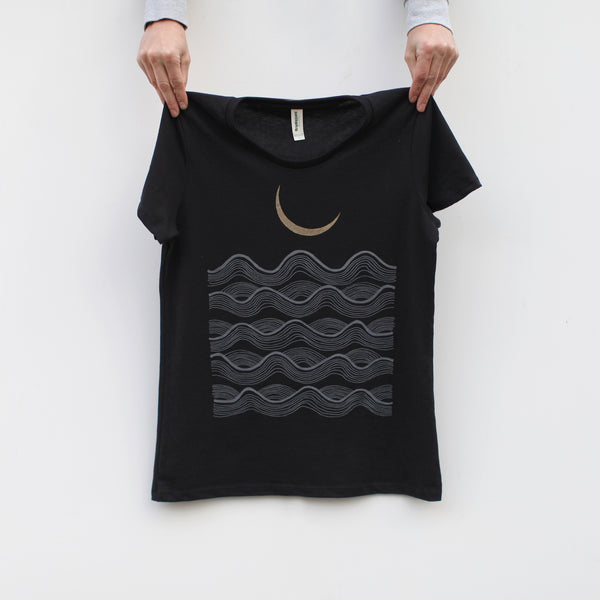 Full Fathoms Nautical Ocean Waves Crescent Moon Womens Tee Black