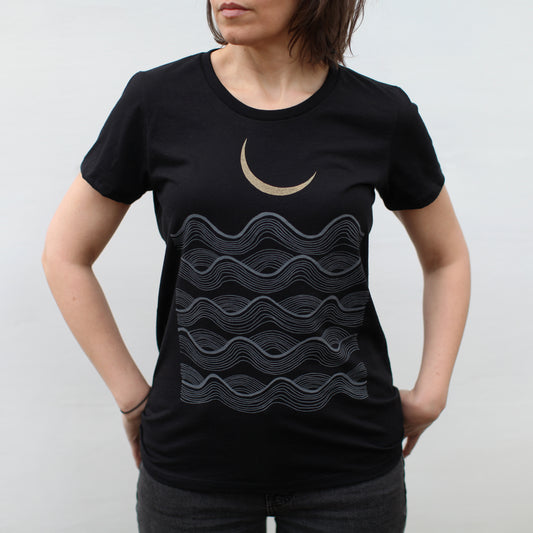 Full Fathoms Nautical Ocean Waves Crescent Moon Womens Tee Black