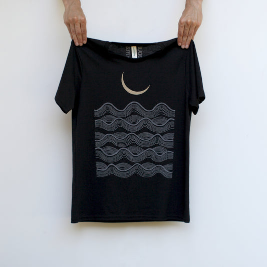 Full Fathoms Nautical Ocean Waves Gold Crescent Moon Mens Tee Black